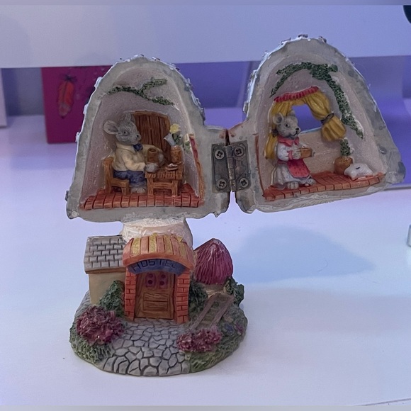 Mice Living Inside of Mushroom Figurine Albert Price - Picture 1 of 4